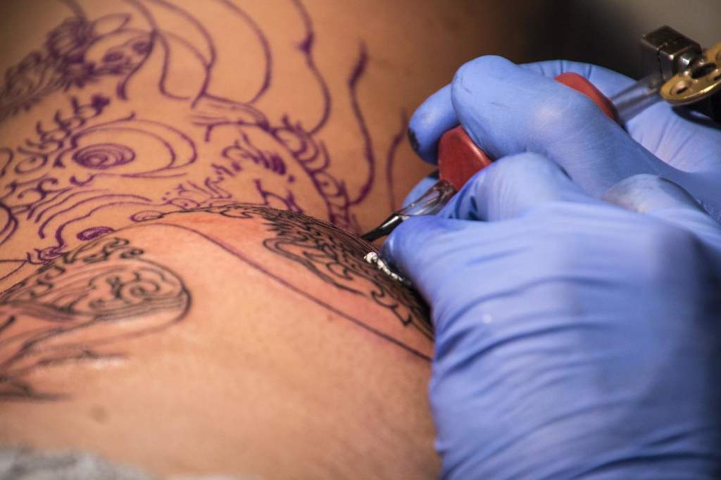 Quanto custa tatuagem: Conheça as formas que tatuadores usam para calcular