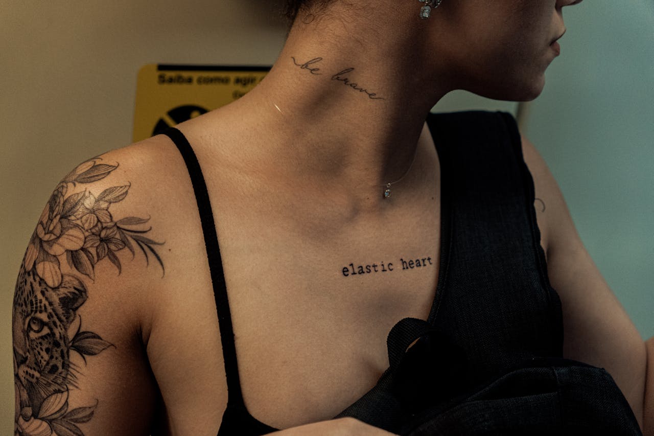 Tatuagem, cuidados com a pele e higiene do ambiente: por que a saúde do espaço influencia diretamente sua tattoo 