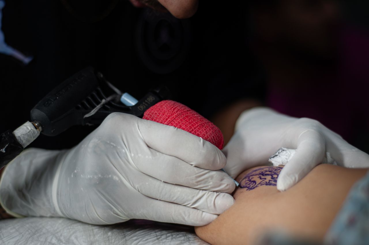 Tatuagens: arte, significado e como escolher um desenho que faça sentido para toda a vida